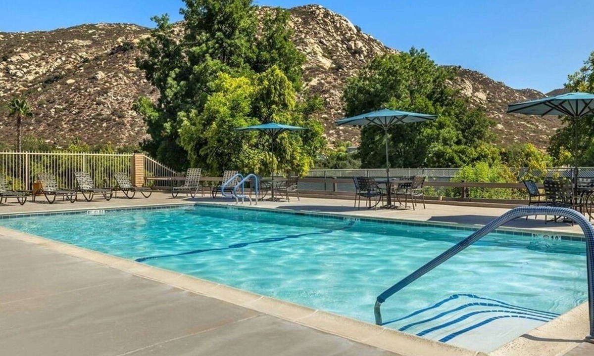 San Diego Country Estates Condo | 1 BDRM CONDO SALTWATER HEATED POOLS, HOT TUBS, RACQUET CLUB, 17 TENNIS COURTS