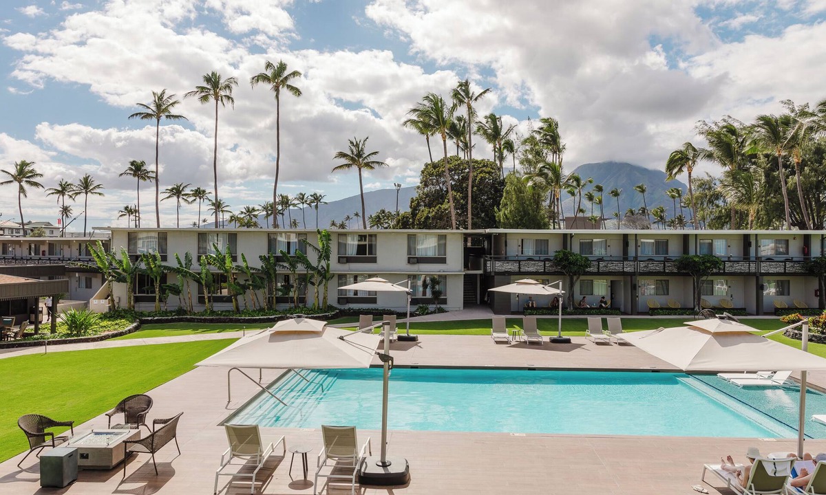 Kahului Hotel | 2 Family-Friendly Units | Outdoor Pool | Parking | Shuttle | Pets Allowed
