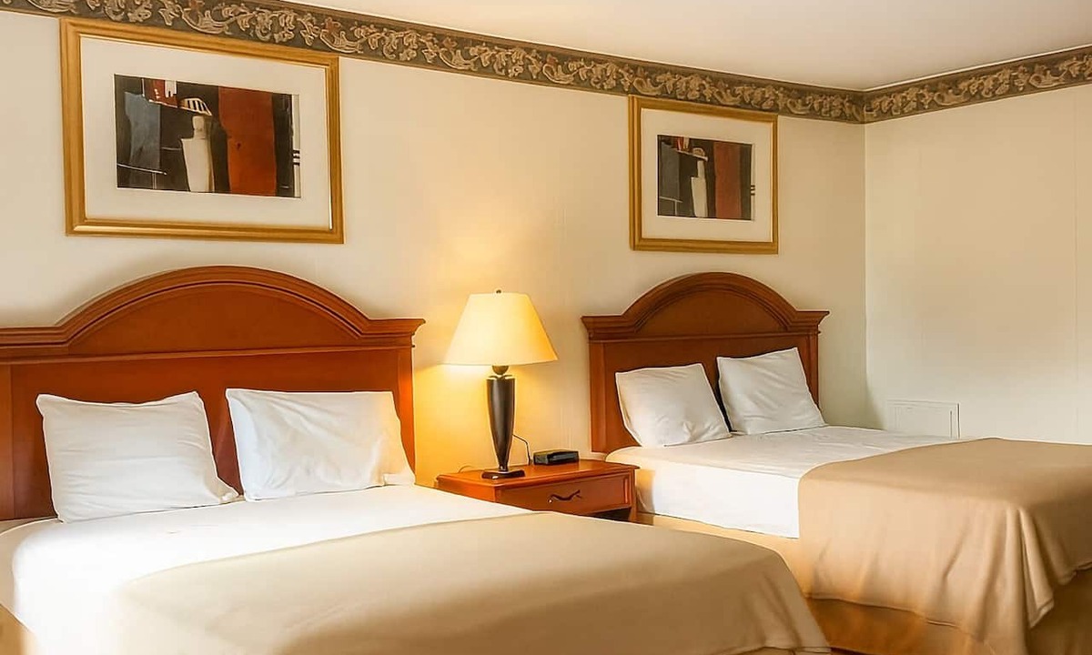 Campbelltown Hotel | 2 Family-Friendly Units | Minutes to Tanger Outlets Hershey | Free Breakfast