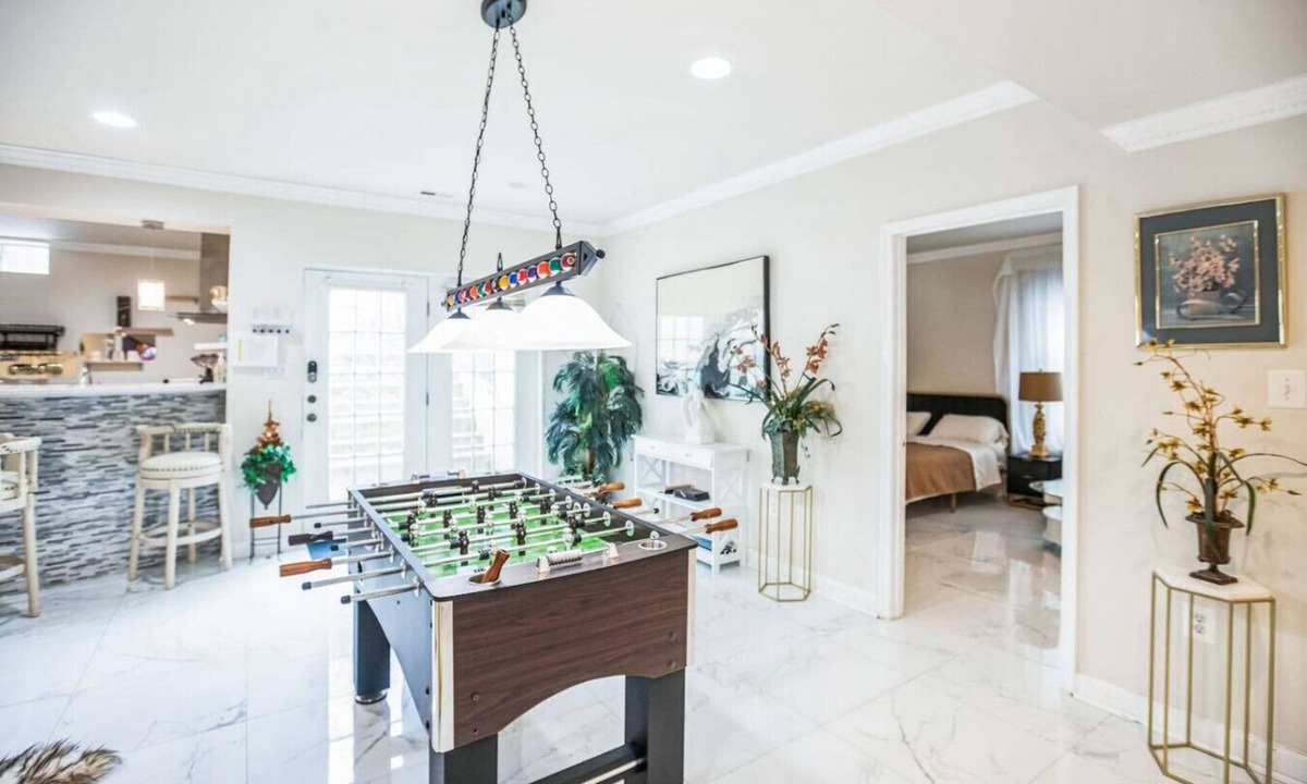 Fairland House | 372a) Cozy Lower-level Retreat 3 Rooms+pool Table