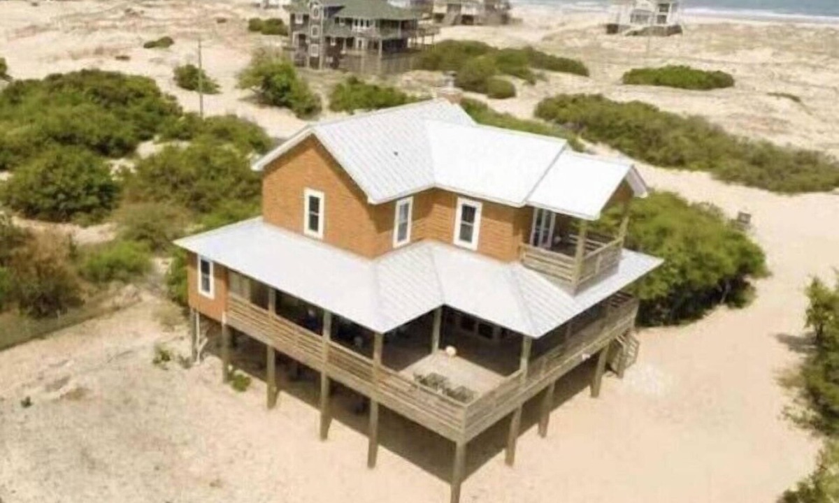 Carova Beach Cottage | 6.75 miles past, where the blacktop ends! A great adventure awaits!