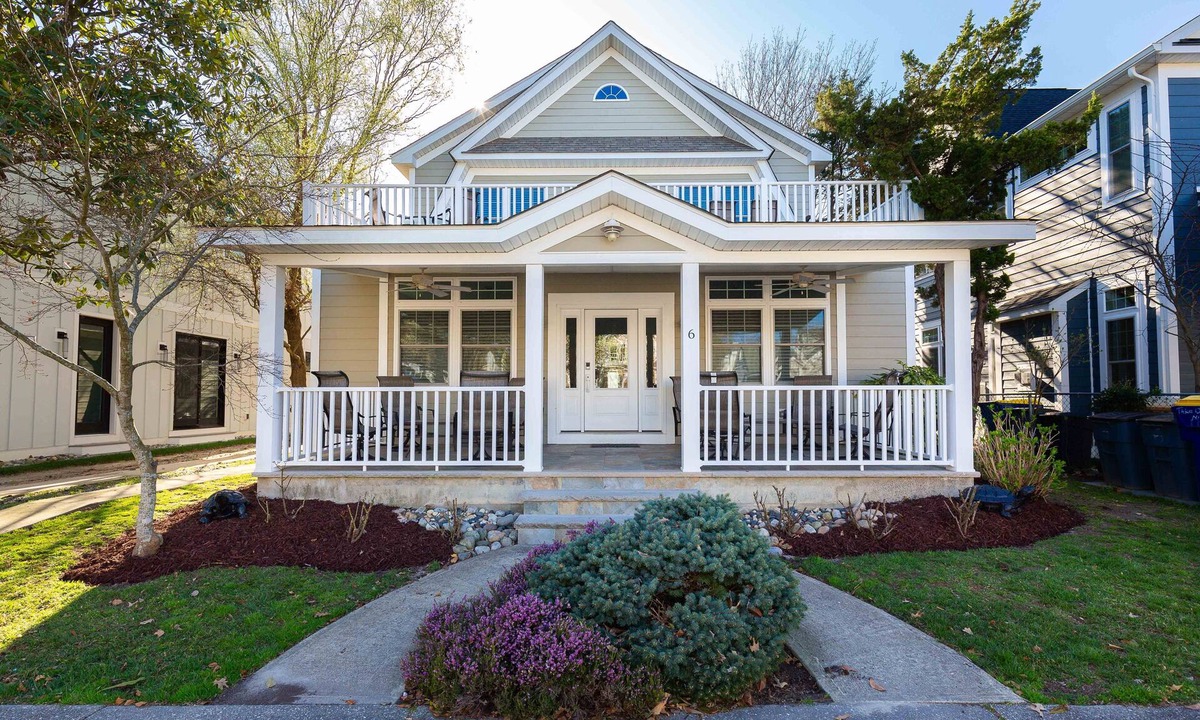 Country Club Estates House | 6 Bedroom, 6 1/2 Baths, Front Porch, 2 Balconies and Back Patio