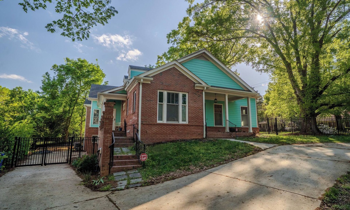 Southwest Raleigh House | 7BR/10BA Five Points Signature Gathering Home | Sleeps 26, Theatre, Golf Sim, Elevator & Outdoor Areas
