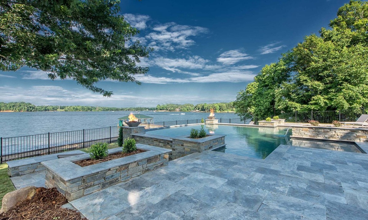 Lake Norman of Catawba House | Azalea Retreat | Pool | Pickleball | Game Room | Sleeps 34
