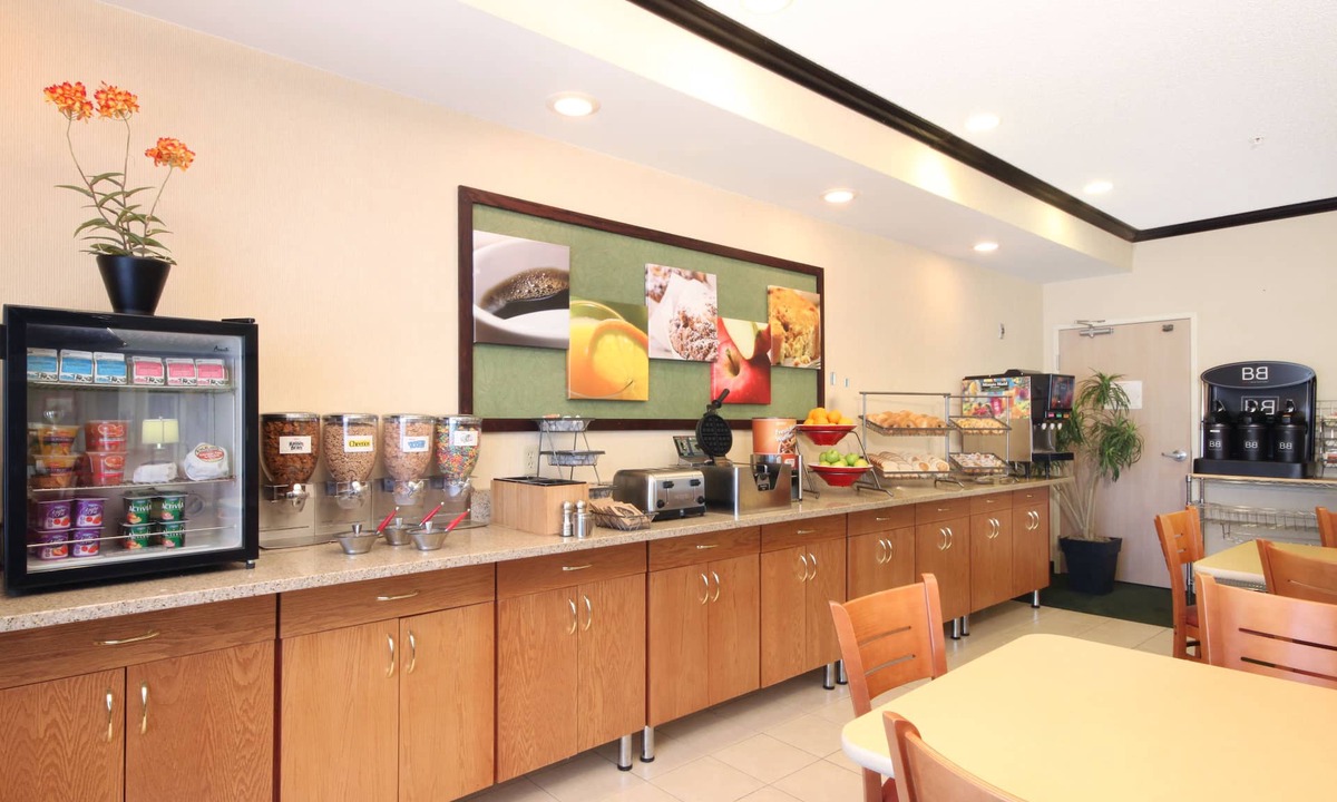 Coon Rapids Hotel | Baymont by Wyndham Coon Rapids