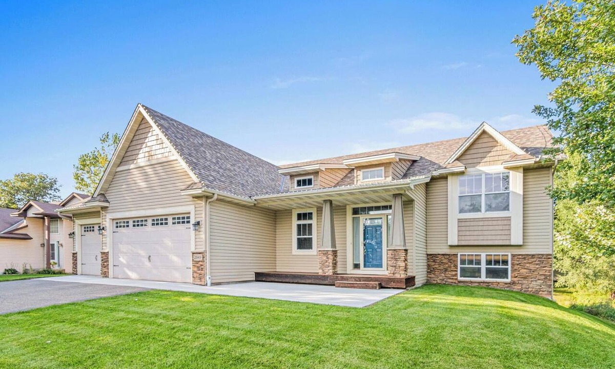 Blaine House | Blaine Oasis: Hot Tub, Fireplace, & Ping Pong Table! By National Sports Center