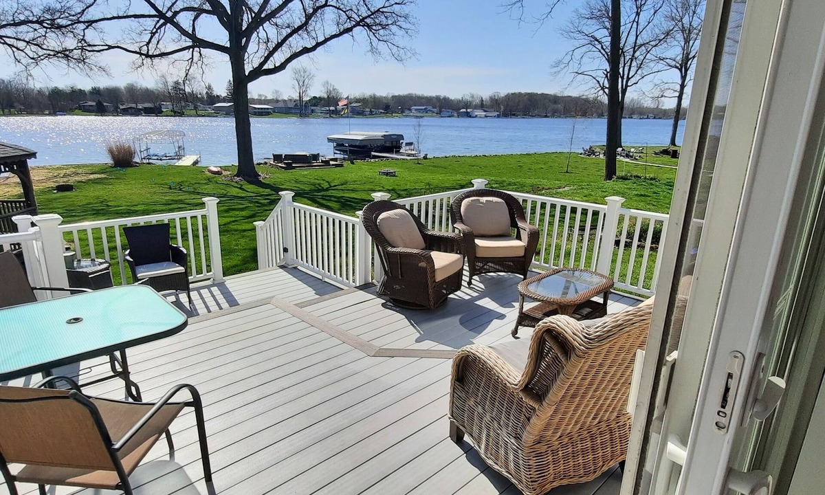 Coldwater House | Book your 2026 Summer Lake Front Vacation Now! -Pontoon for rent-