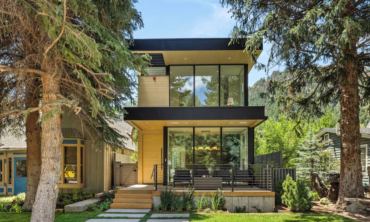 West End House | Brand new 4-bedroom house in gorgeous Aspen with fitness and wellness oasis.
