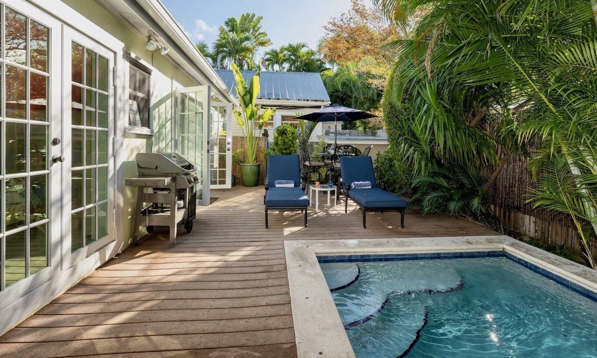 Uptown - Upper Duval House | *CASA AMARILLA* Old Town Cottage & Pool + Last Key White Glove Service.