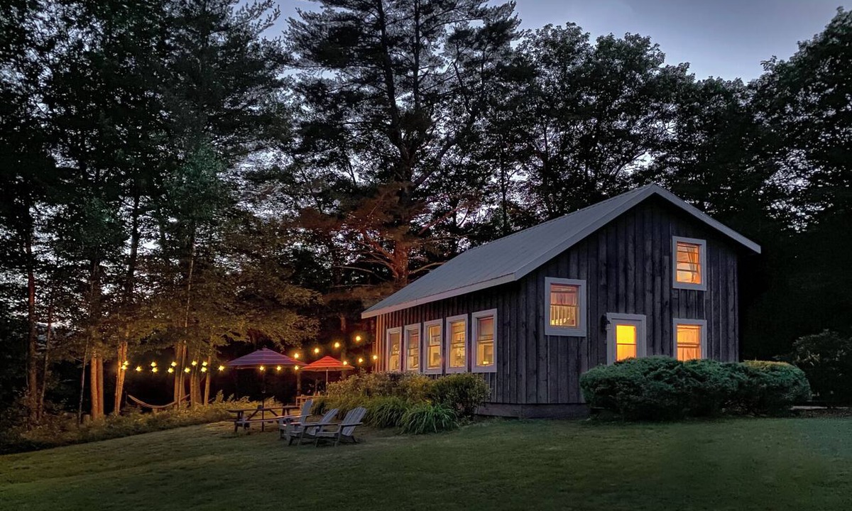 Thornton Cabin | Charming & Cozy Mountain View Cottage with River Hi-spd-wifi/pets welcome