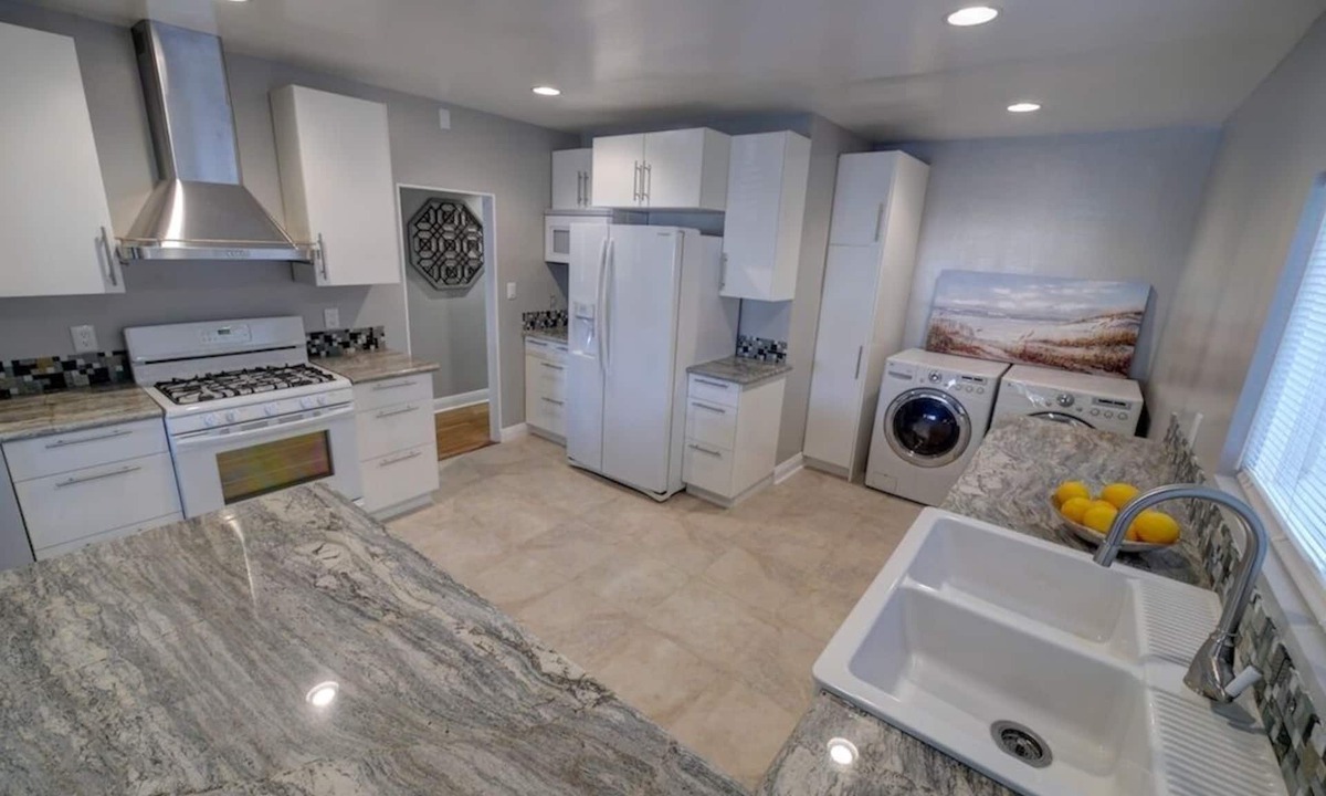 Burbank House | Charming family home in a quiet neighborhood of Burbank: Greenview