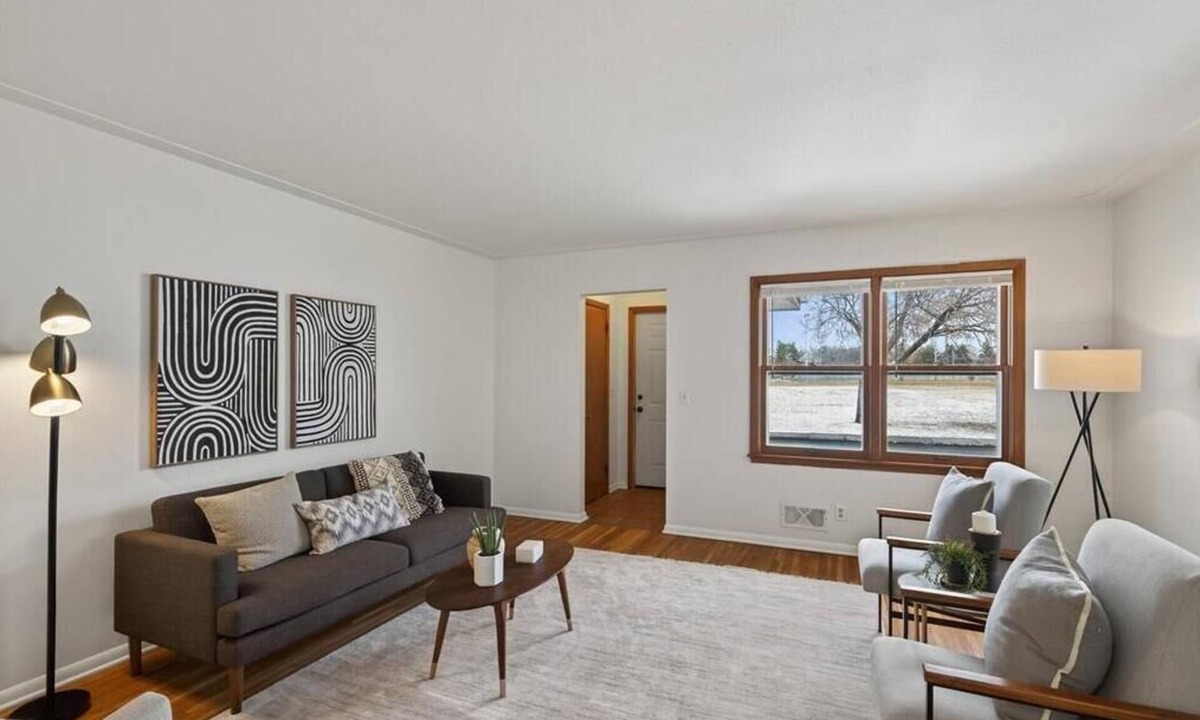 Wenonah House | Charming Two-Bedroom Near Parks and Lakes in Minneapolis!