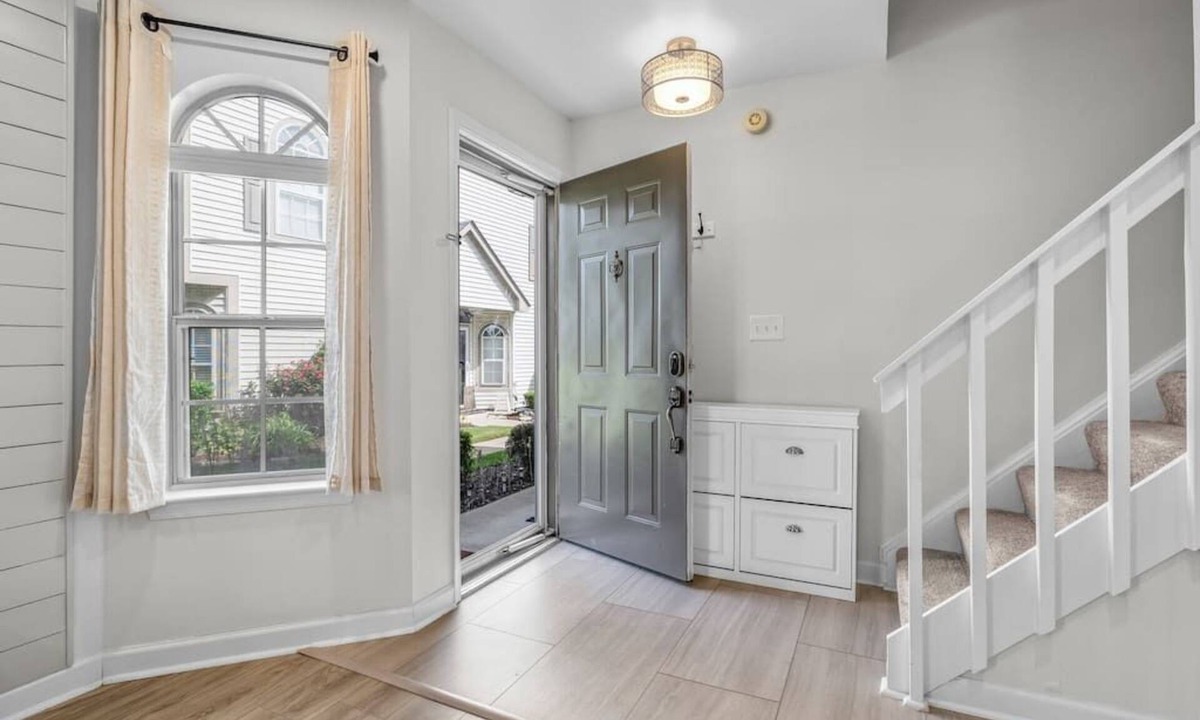 Fentress House | Chic 2 En Suite Condo! Family & Pet Friendly