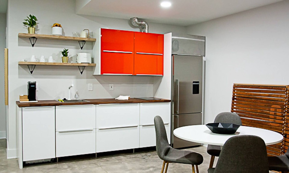 Ann Arbor Apartment | Clean modern studio, 6 min drive to U of M!