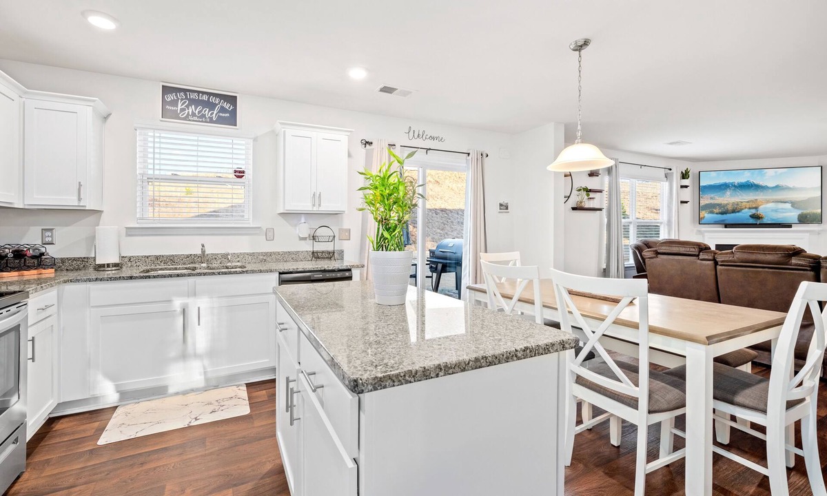 Pendleton House | Clemson University (6 min) - 1kMbps Internet - Easy Check In - Office Space