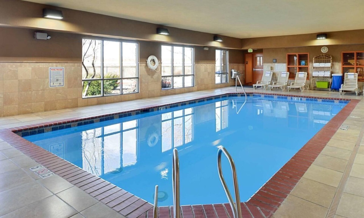 Westside Hotel | Come Create Memories w/Fun-filled Adventures at this Paradise! 2 Units, Pool!