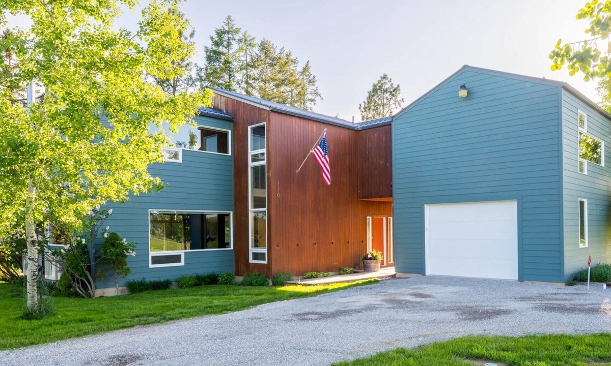 Whitefish House | Contemporary riverfront home near Whitefish/Kalispell/Glacier Park. Weddings OK!