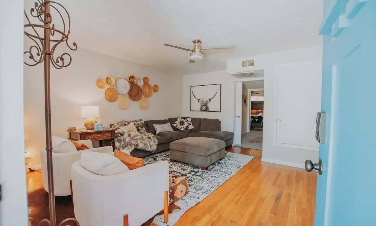 Pat Hurley House | Cowboy Den+Hot Tub+Game Room+No Pet Fee!