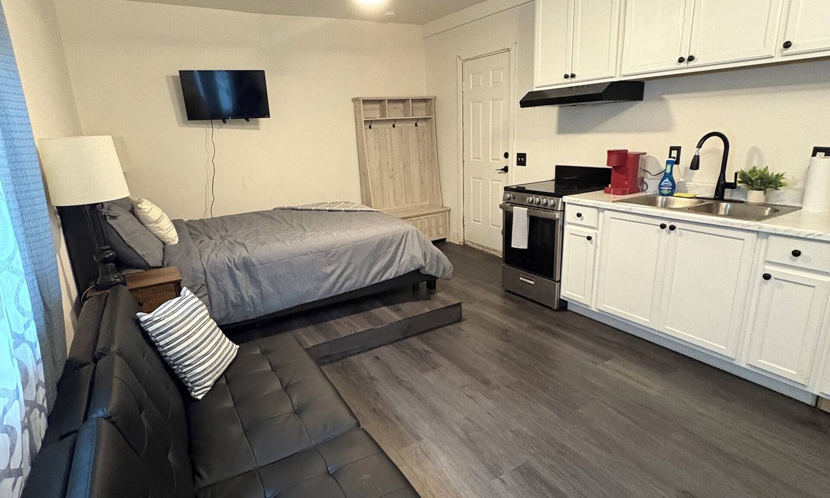 North Star Apartment | Cozy studio in lovely Anchorage with WiFi Nearby Restaurants close to Downtown
