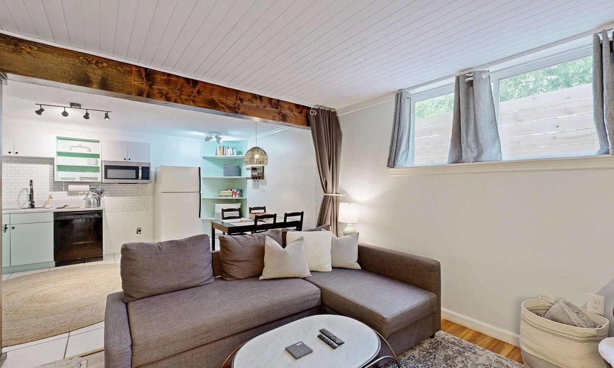West Ashley House | Cozy West Ashley Apartment- Close to shopping and Downtown Charleston