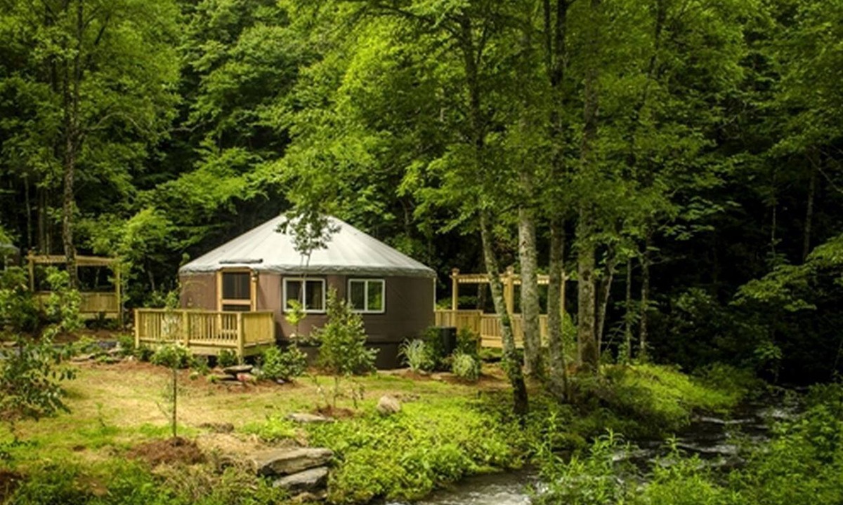 Topton Cabin | Creekside Secluded Yurt with Jacuzzi in Topton, North Carolina