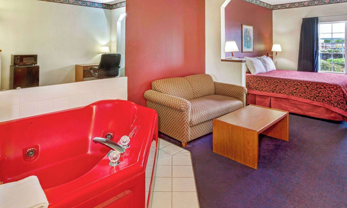 Gresham Hotel | Days Inn & Suites by Wyndham Gresham