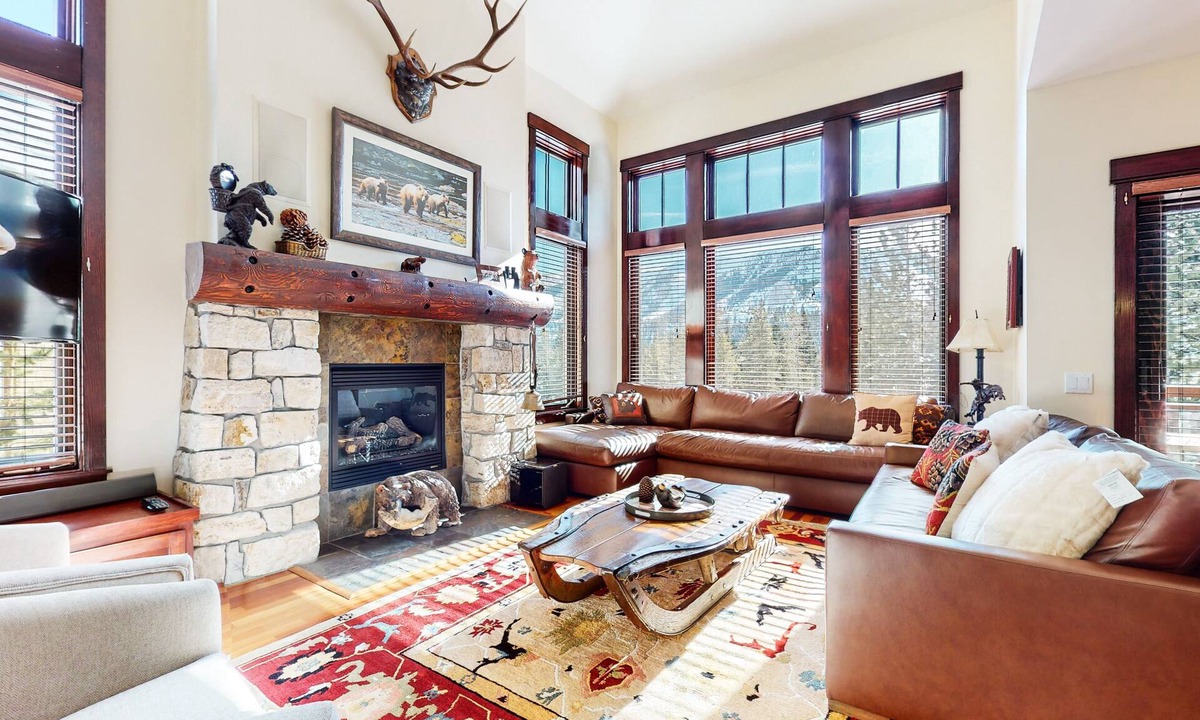 Mammoth Lakes House | Deluxe Mountain Escape, Stunning Views, Hot Tub & Grill, Near Trails