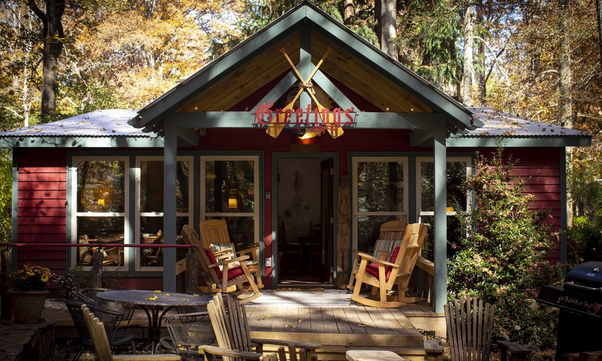 Mentone Cabin | Designer 1880s Log Cabin - 2 Private King Suites - Walk to Mentone