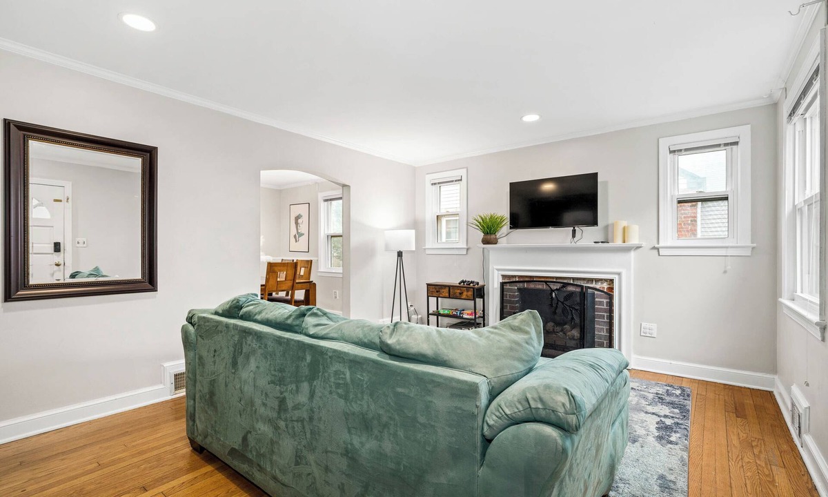 Silver Spring House | District Clubhouse, near Washington D.C., Charming 3-bedroom house