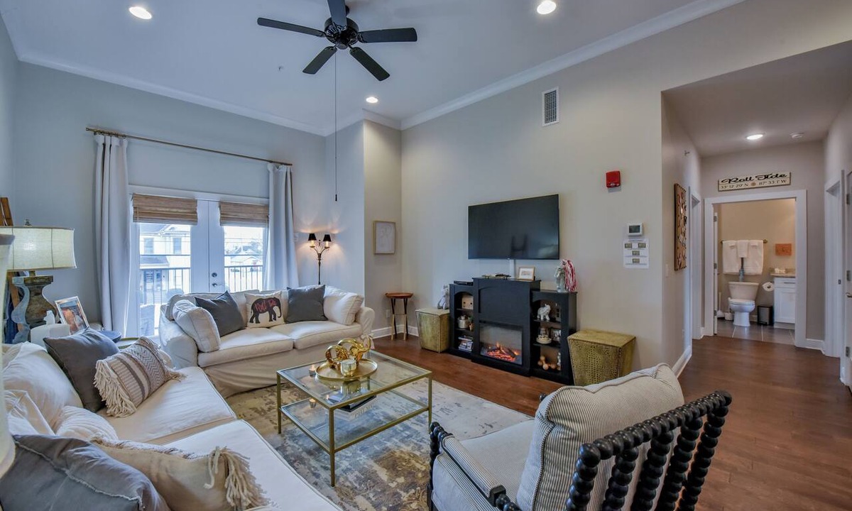 Tuscaloosa Condo | Dixieland Den - Book for Football Season and more!
