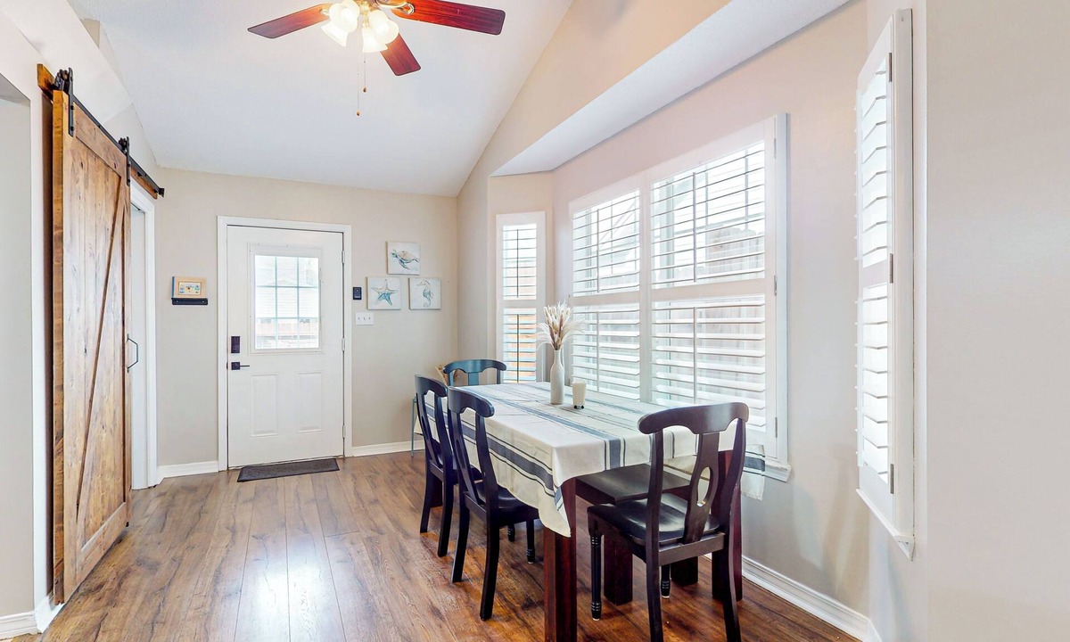 Niceville Cottage | Dog-friendly Yard! Retreat 11 Mi to Destin & Beach