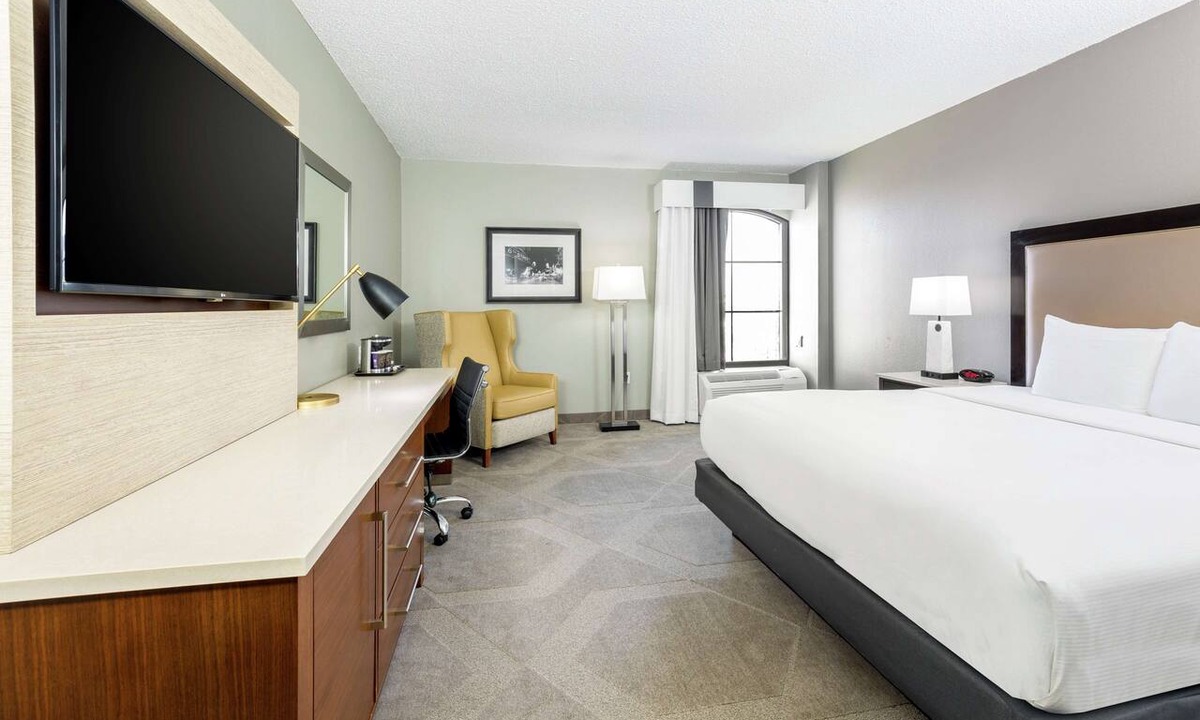 Swede Hill Hotel | DoubleTree by Hilton Austin - University Area