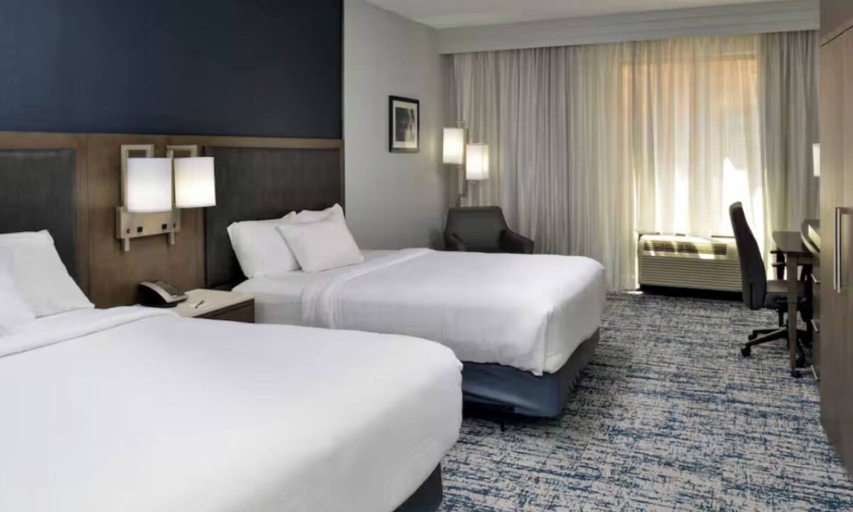 Downtown Wilmington Hotel | Downtown Wilmington Stay with Outdoor Pool Near Museums and Riverwalks