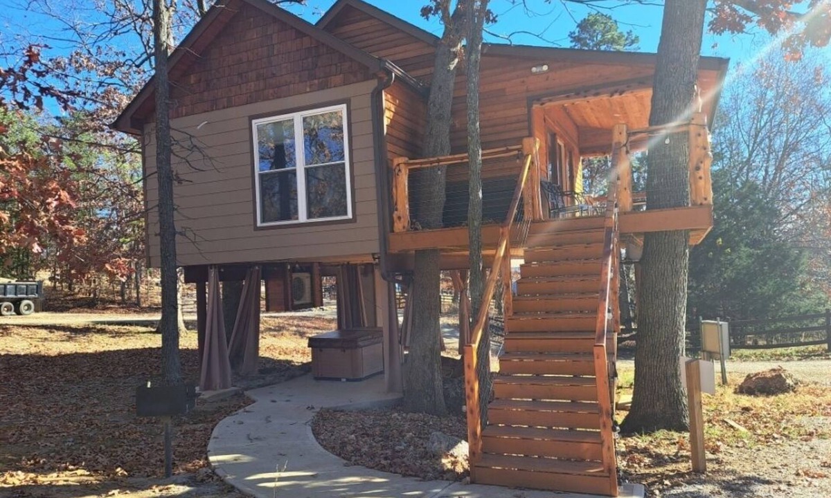 Potosi House | "Eagle's Nest" Tree House #5 w/2-person hot tub