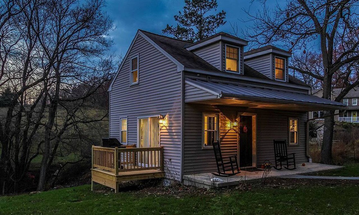 Columbia Cottage | Elegant Farm Cottage Rental for a Countryside Getaway near Lancaster, Pennsylvania