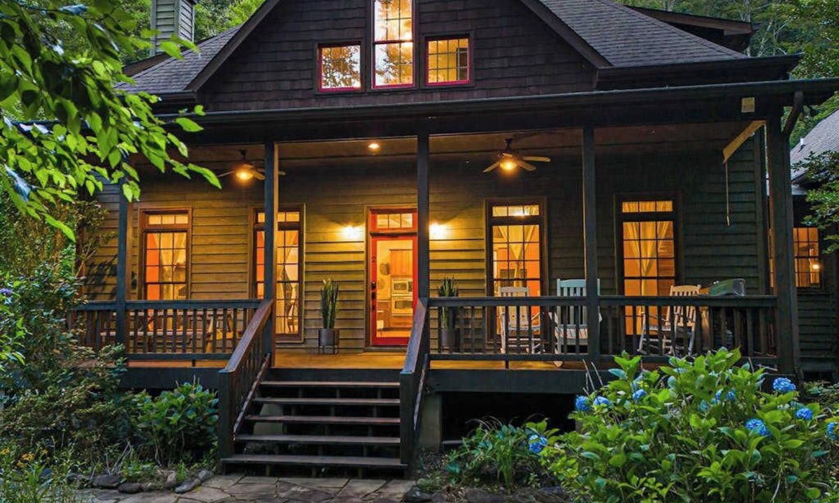 Almond House | Embrace nature's beauty in the Great Smoky Mountains with patio