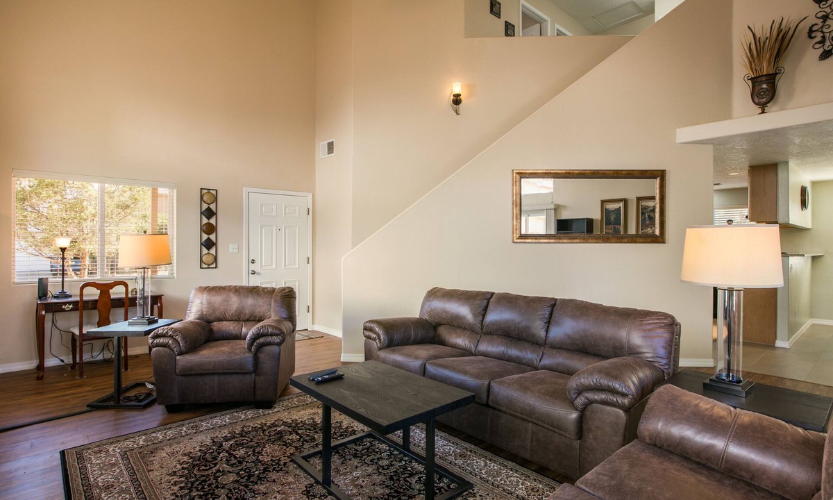 Nor Este House | Exceptional! Hot Tub! Near Balloon Park, Food, Breweries, Hiking, Dog Park!