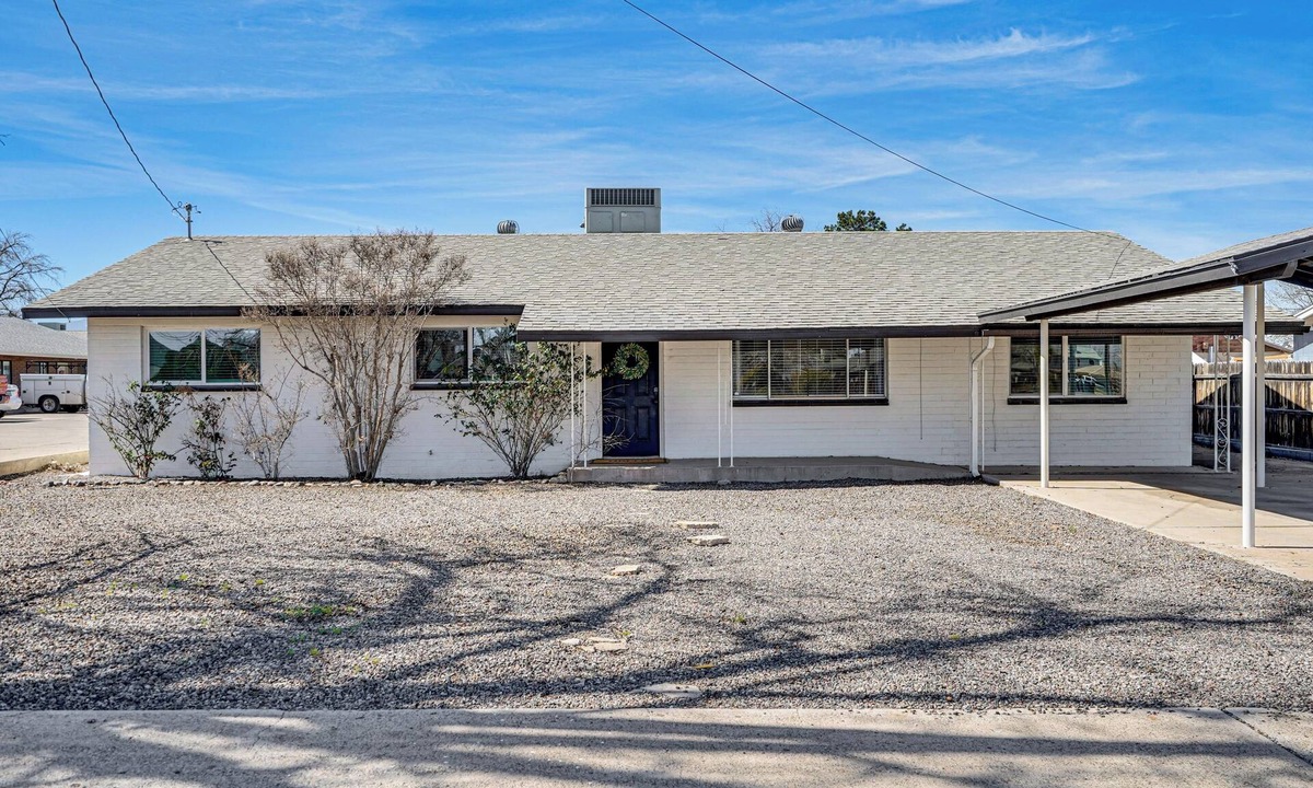 Thatcher House | Explore Gila Valley & EAC! Modern Thatcher Home