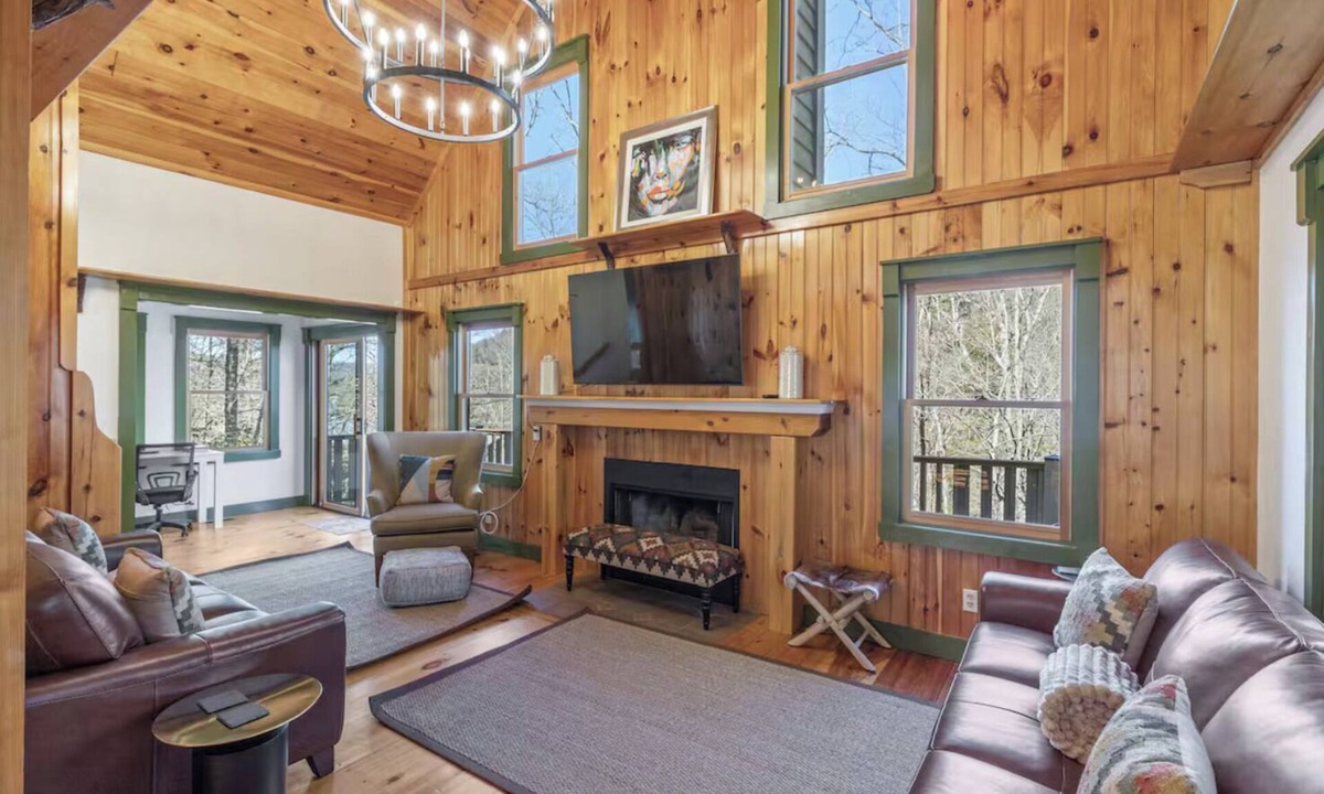 Glenville House | Fabulous 4BR/BA + Dens/Renovated Lake Glenville, 15 to Cashiers