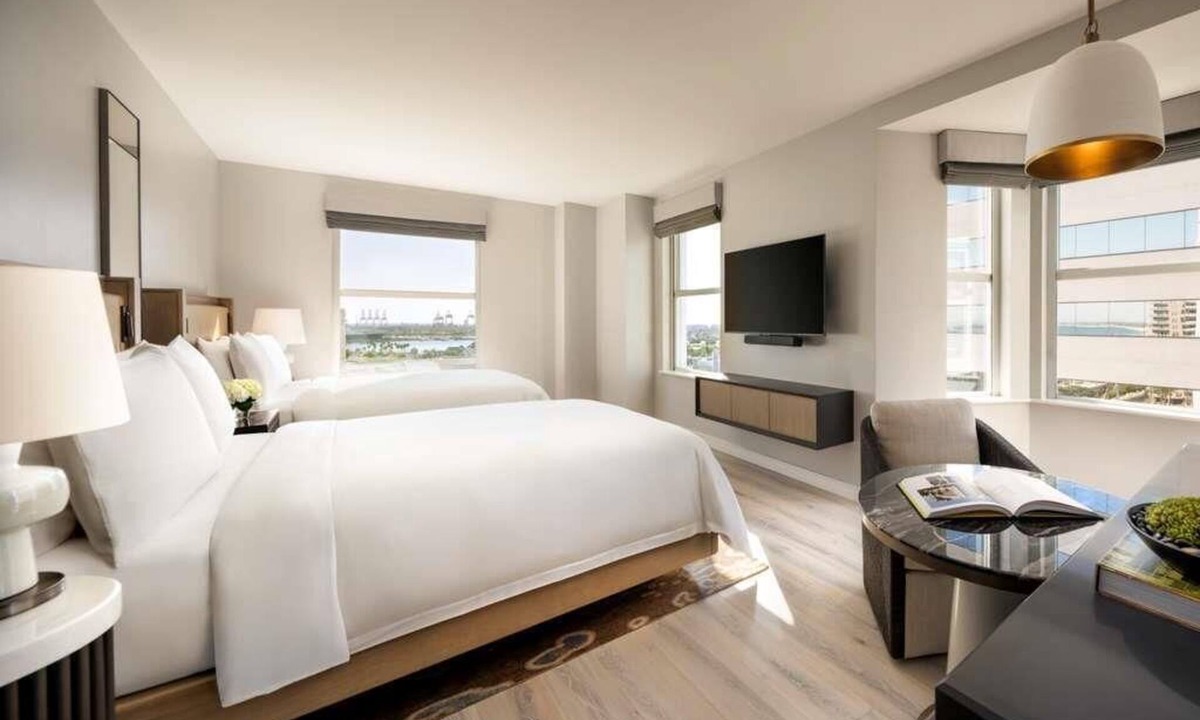 Waterfront Hotel | Fairmont Breakers Long Beach