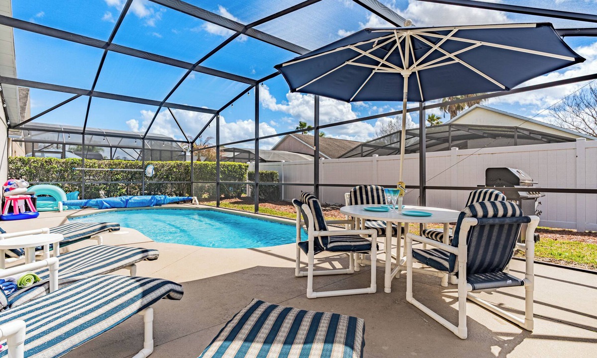 Lake Berkley House | Family Villa Near Disney Private Pool, Game Room Spacious Living