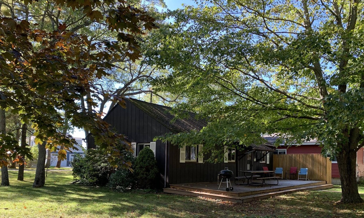 Au Gres House | Firefly cottage located in Au Gres just perfect for a quick get away!