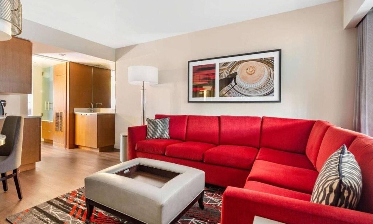 West End Hotel | Four 1-Bedroom King Stays w/Kitchenettes | Free Breakfast | 0.5 Mi to Georgetwn