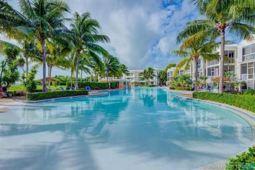 Rock Harbor House | FULL TIME LIC Mgr - MODERN 3 BED 4 BATH VILLA - UPSCALE OCEANFRONT RESORT - INDOOR PICKLEBALL - SPEAKEASY!