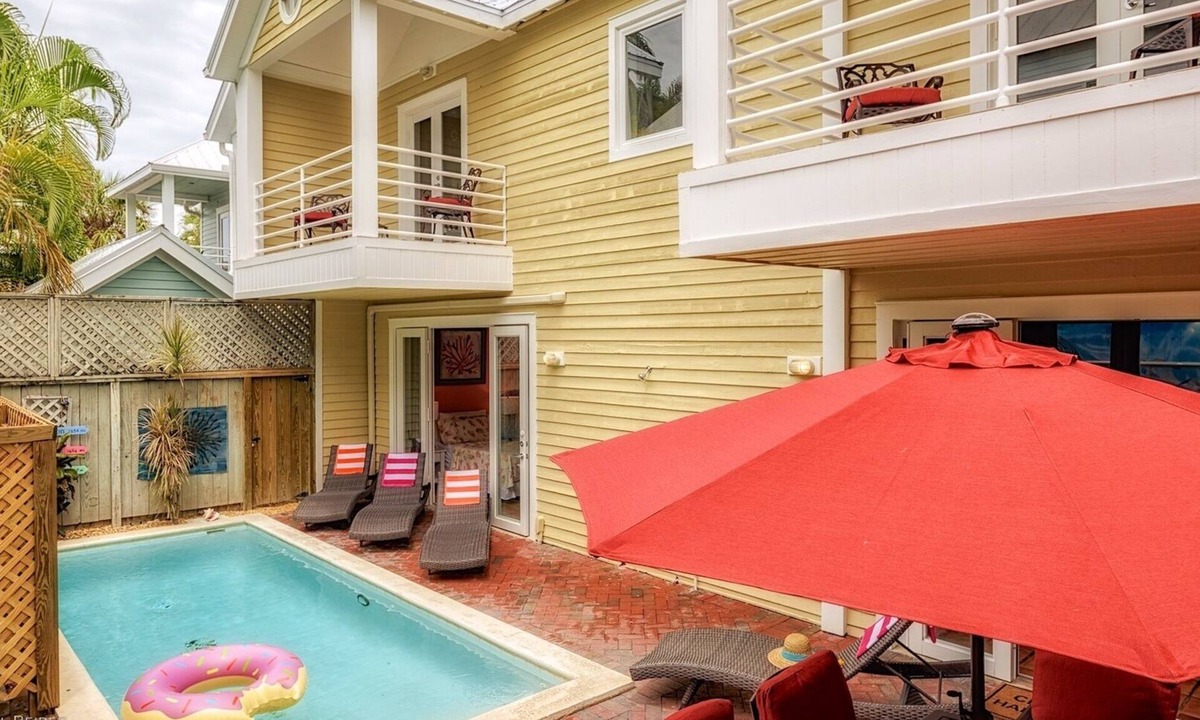 Downtown House | *GOOD VIBRATIONS @ OLD TOWN* Villa & Pool + Last Key White Glove Service.