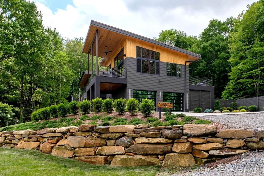 Balsam Grove House | Gorgeous Secluded Vacation Rental in Transylvania County, North Carolina