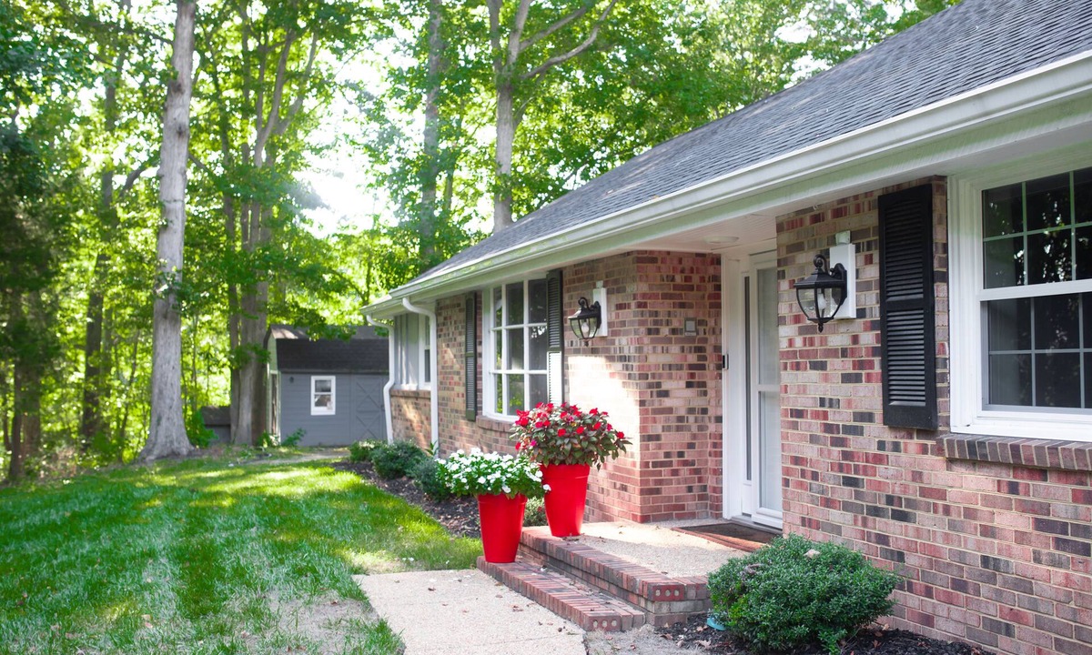 Central Newport News House | Great location, country living in the city. Close distance to Williamsburg
