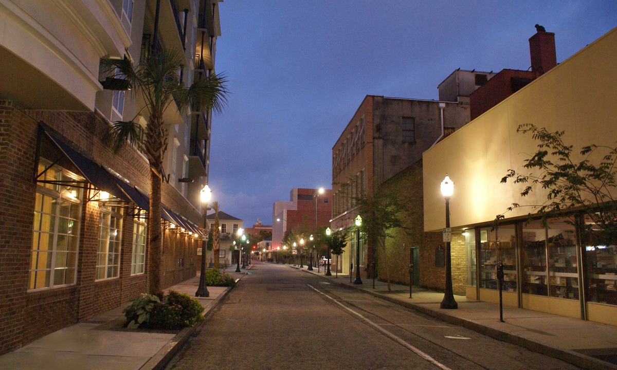 Central Business District Hotel | Hampton Inn & Suites Mobile - Downtown Historic District