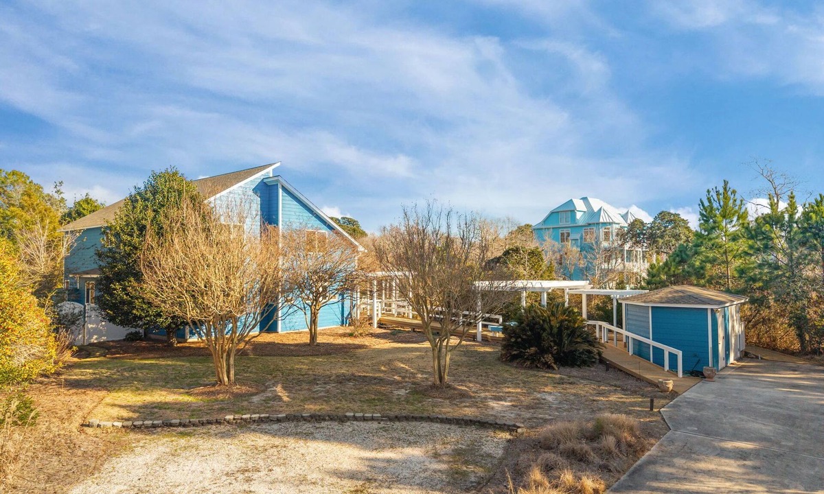 Emerald Isle House | Handicap Friendly,golf cart,community pool,easy beach access,Spinnaker's Reach