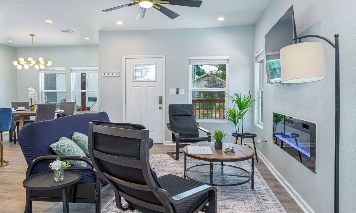 Historic Garderns Cottage | Heaven-sent Convenient 4br/3BA Near Downtown
